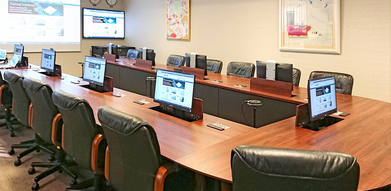 全員がモニタを上げて、プレゼンテーション画面を共有