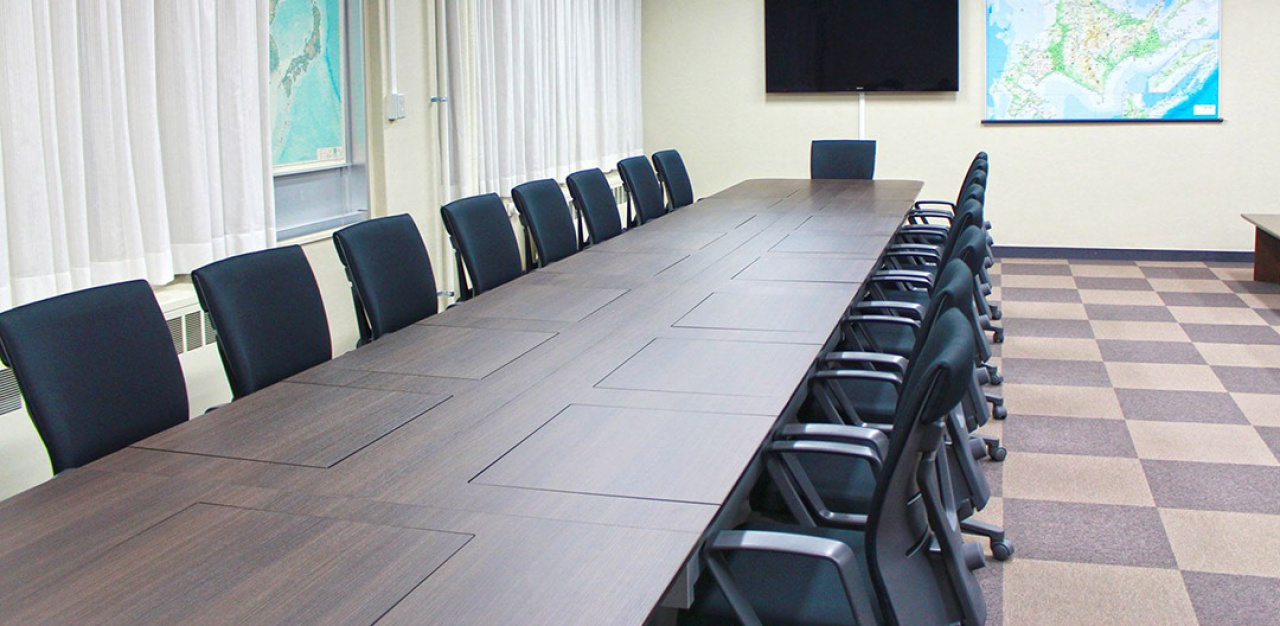 ノートPC未使用時は通常の会議テーブル